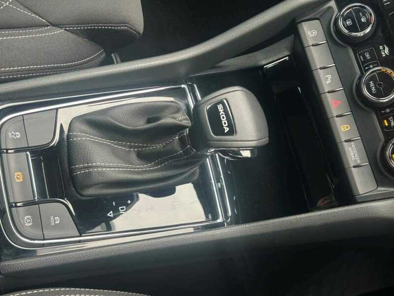 SKODA Karoq SUV 1.5 TSI (150ps) SportLine ACT